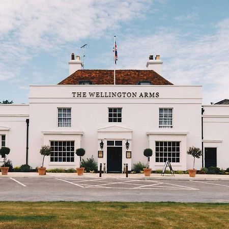 The Wellington Arms - Basingstoke-Reading Hotel Heckfield ภายนอก รูปภาพ