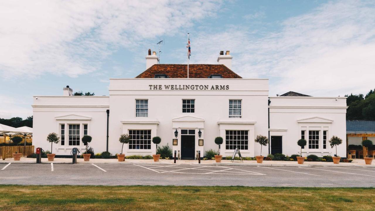 The Wellington Arms - Basingstoke-Reading Hotel Heckfield ภายนอก รูปภาพ