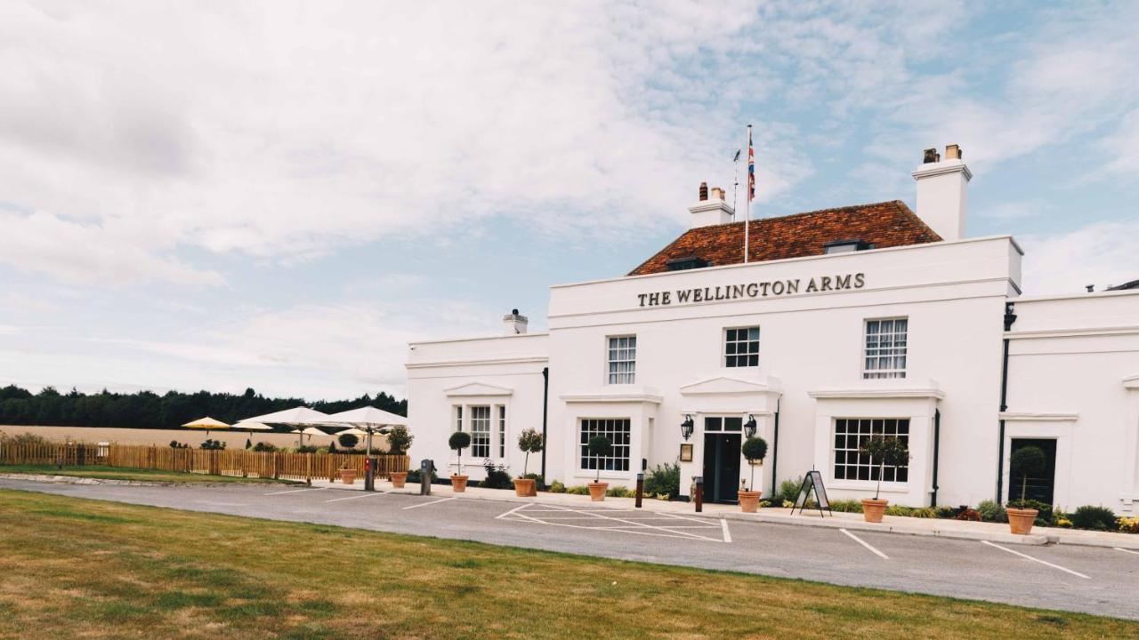 The Wellington Arms - Basingstoke-Reading Hotel Heckfield ภายนอก รูปภาพ