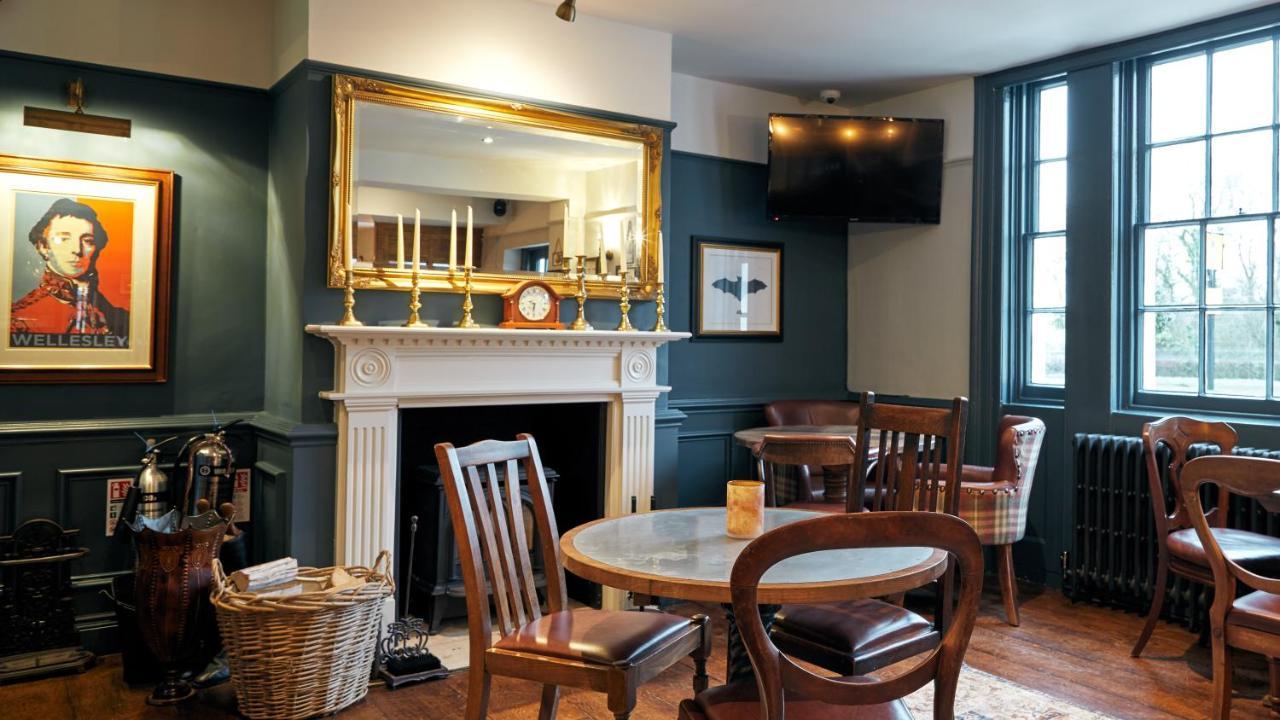 The Wellington Arms - Basingstoke-Reading Hotel Heckfield ภายนอก รูปภาพ